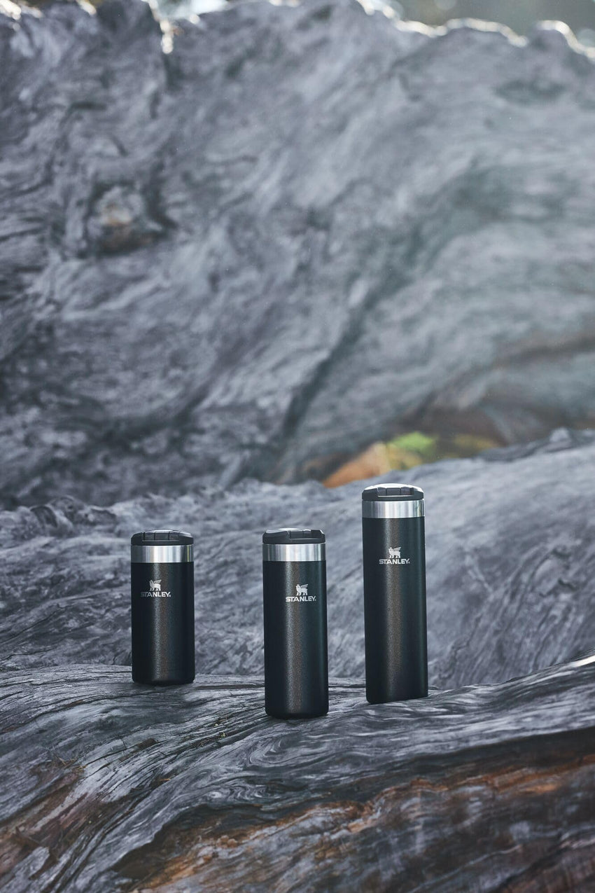 Stanley AeroLight Transit Bottle 20 oz | Locking Drink Through Lid | Leak Resistant Water Bottle or Coffee Travel Mug | Lightweight Insulated Stainless Steel | BPA - Free | Black - 7DAY'S